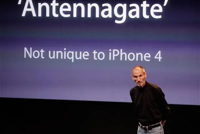 Steve Jobs says Antennagate doesn't existâor it exists for all smartphones